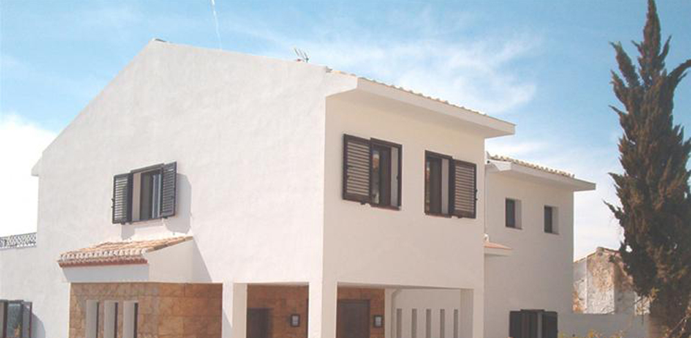Vivienda unifamiliar y garaje en semisótano